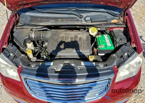 2013 Chrysler Town & Country Touring из США, поврежденный, VIN 2C4RC1BG6DR744728